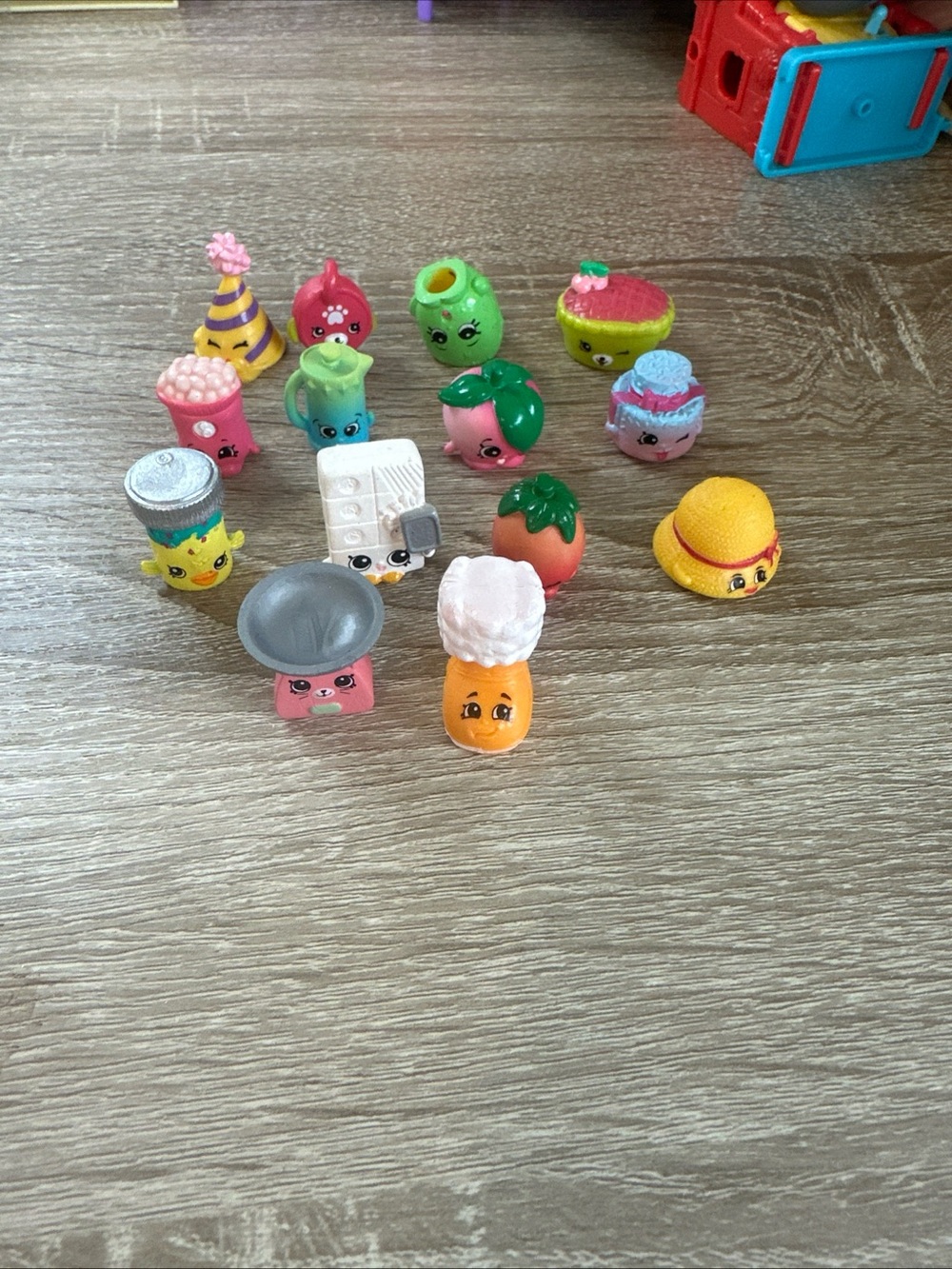 Lot Of 14 Random Shopkins